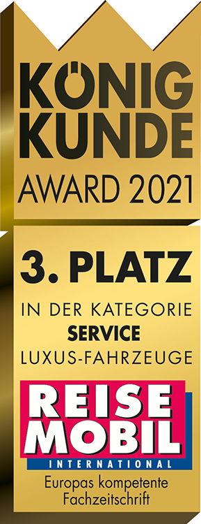 Eine Gold- und Bronzeplakette mit der Aufschrift: König Kunde Award 2021, 3. Platz in der Kategorie Service Luxus-Fahrzeuge. Darunter befindet sich das Logo von Reise Mobil International mit einem blauen Balken mit der Aufschrift Europas kompetente Fachzeitschrift.
