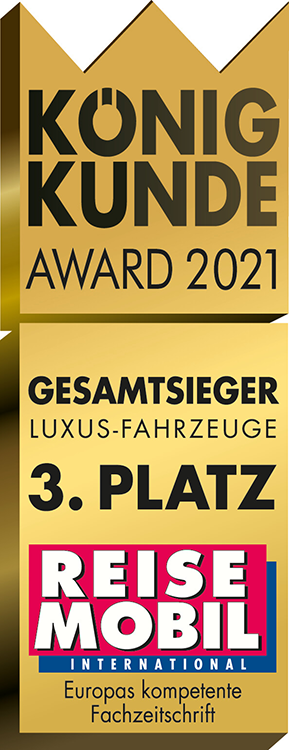 Goldenes und weißes Auszeichnungsabzeichen mit einer Krone an der Spitze. Der Text lautet: "König Kunde Award 2021, Gesamtsieger Luxus-Fahrzeuge, 3. Platz, Reise Mobil International, Europas kompetente Fachzeitschrift".